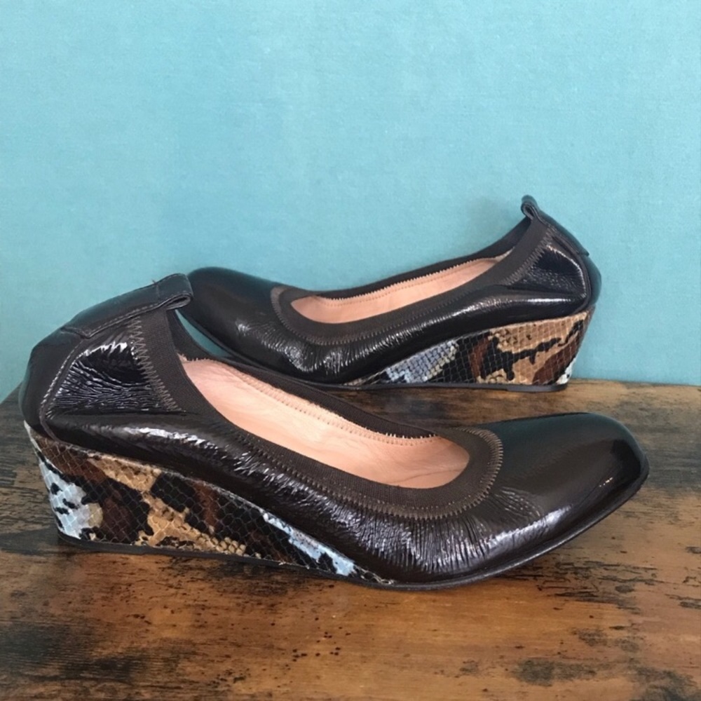 Anyi Lu wedges sz 39. Brown/blue patent leather